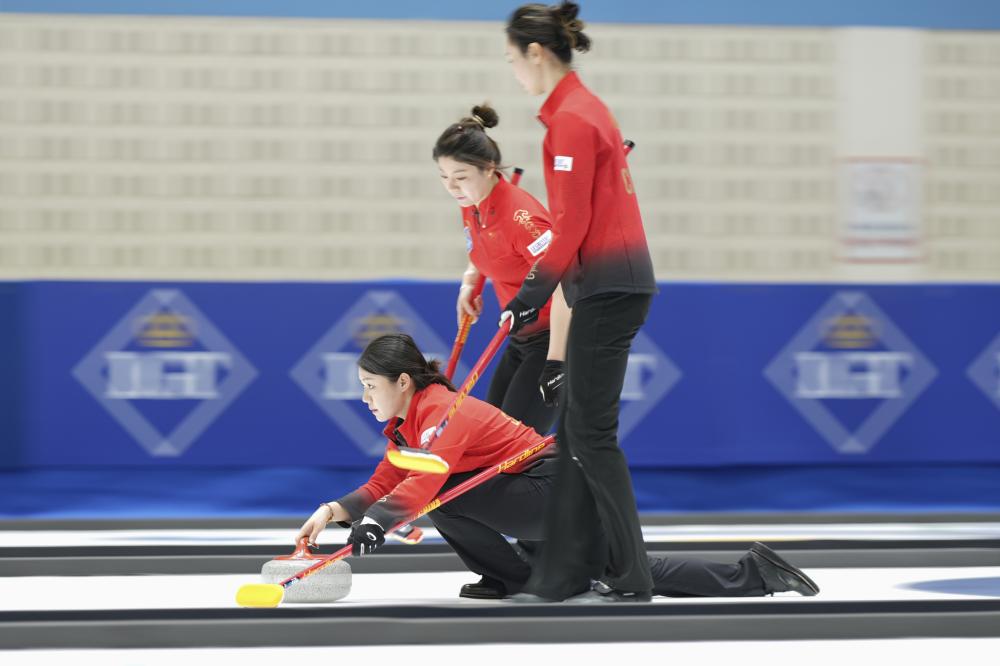 被赠送云达不莱梅印有8号的球衣，克罗斯：这是合同报价吗